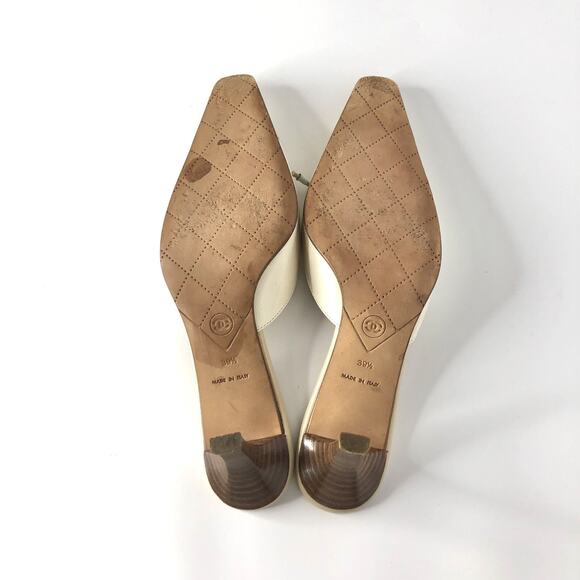 Vintage Chanel CC Logo Bow Cream Tan Pointed Toe Cap Toe Mules Pumps 39.5 - Picture 7 of 8